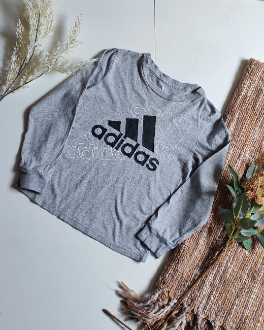 Polera Adidas talla 5 años