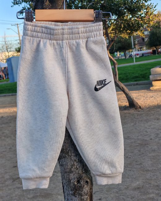 Buzo Nike talla 12 meses