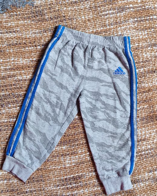 Buzo Adidas 24 meses