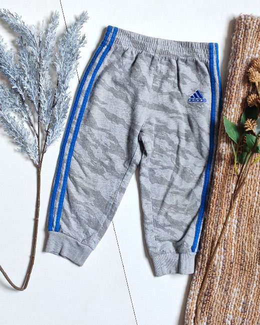 Buzo Adidas talla 24 meses