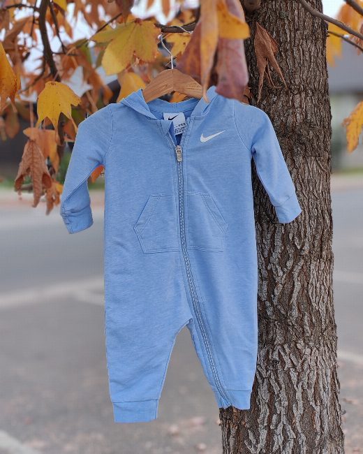 Enterito Nike talla 9 meses