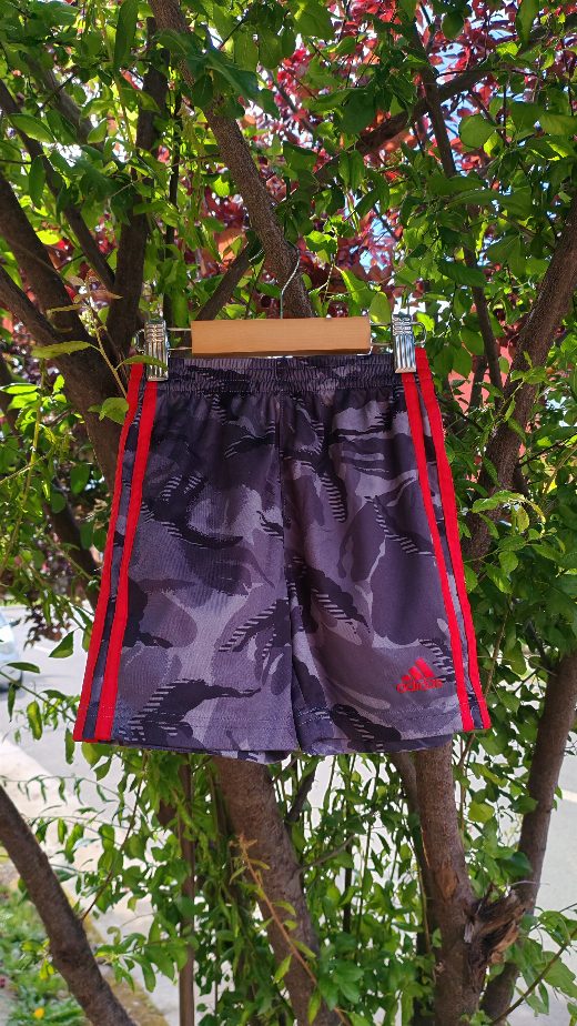 Short Adidas talla 4